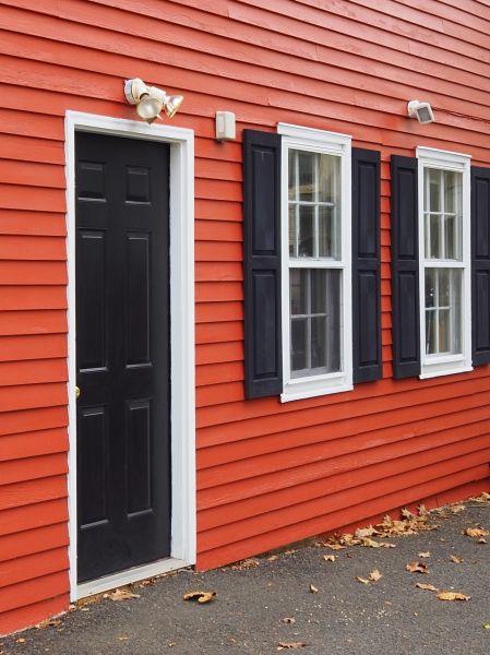Cost of Red Vinyl Siding Installation in Milwaukee