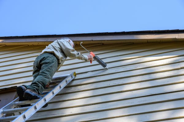 Cost of Vinyl Siding Caulk Repair in Milwaukee