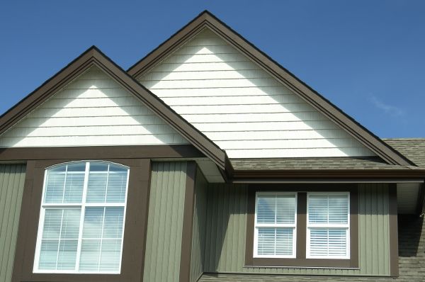 Cost of Vertical Vinyl Siding Repair in Milwaukee