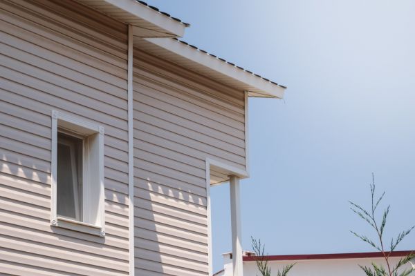 Cost of Vinyl Siding Hole Repair in Milwaukee